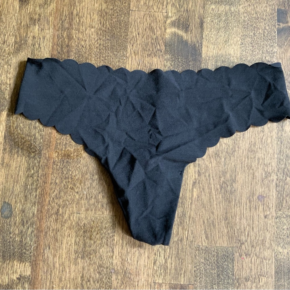 BNWT Victorias Secret Thong Size XS